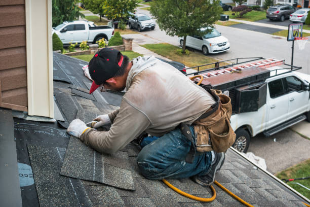 Professional Gutter Repair And Installation technician working in Mansfield, OH